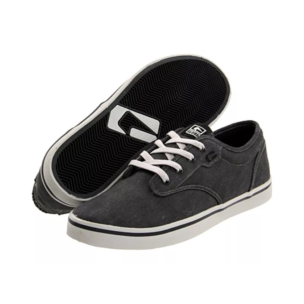 New Globe Motley Shoe in Coated Grey men's shoes size 8